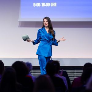 no.2 Eventmoderatorin Conny Winiwarter no.2 Eventmoderatorin Conny Winiwarter