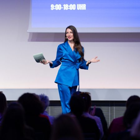 no.2 Eventmoderatorin Conny Winiwarter